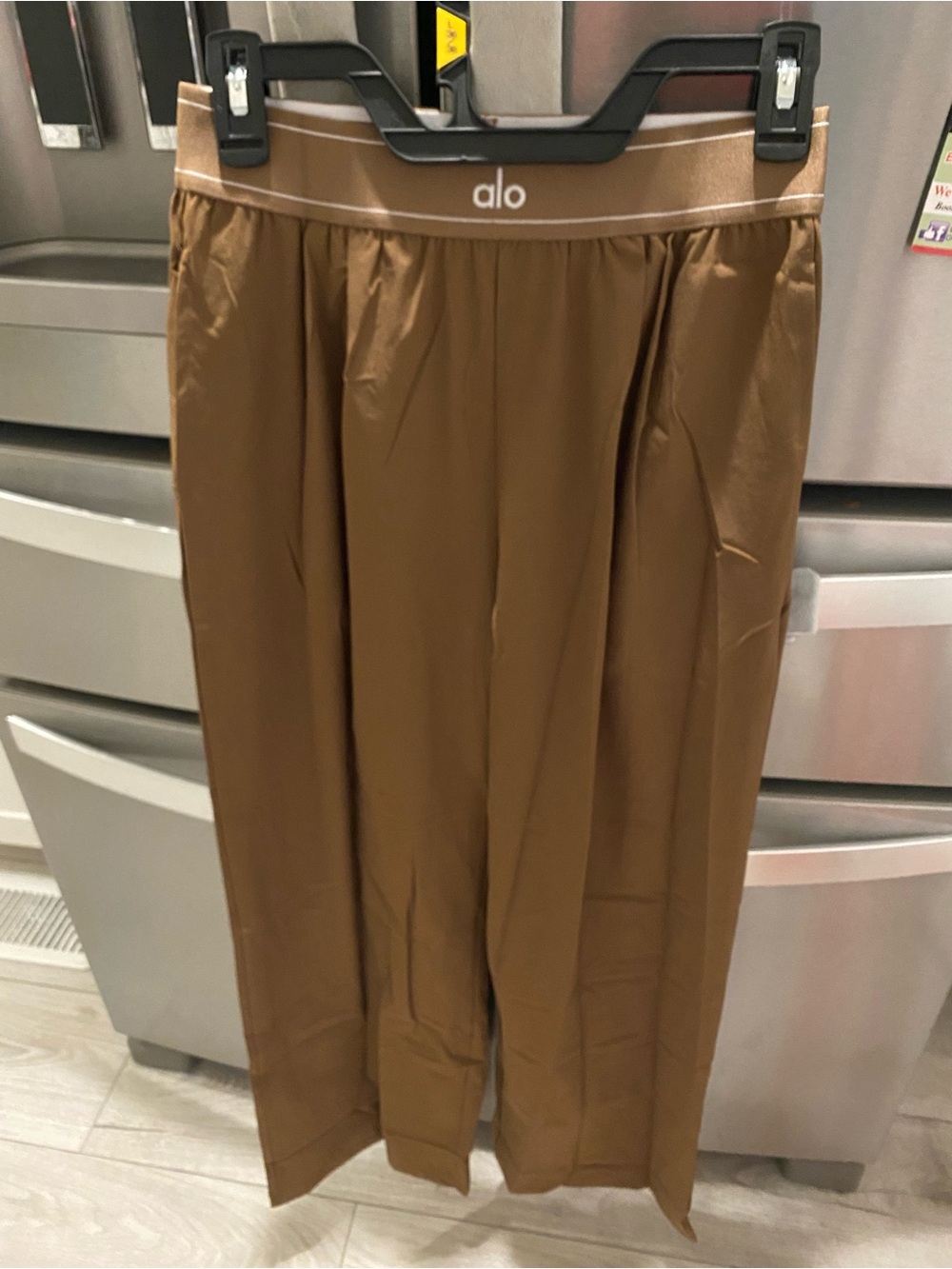 ALO Yoga WoMen’s Brown Suit up Pants